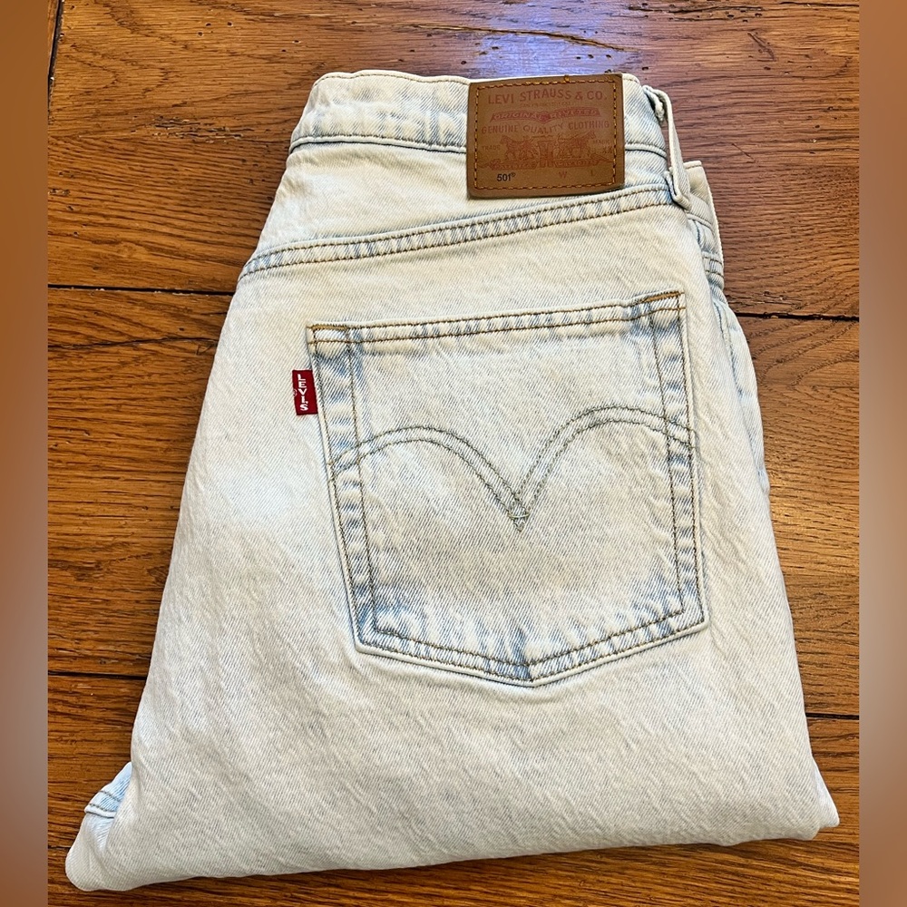 Levi's 501 Light Wash Straight cropped Jeans